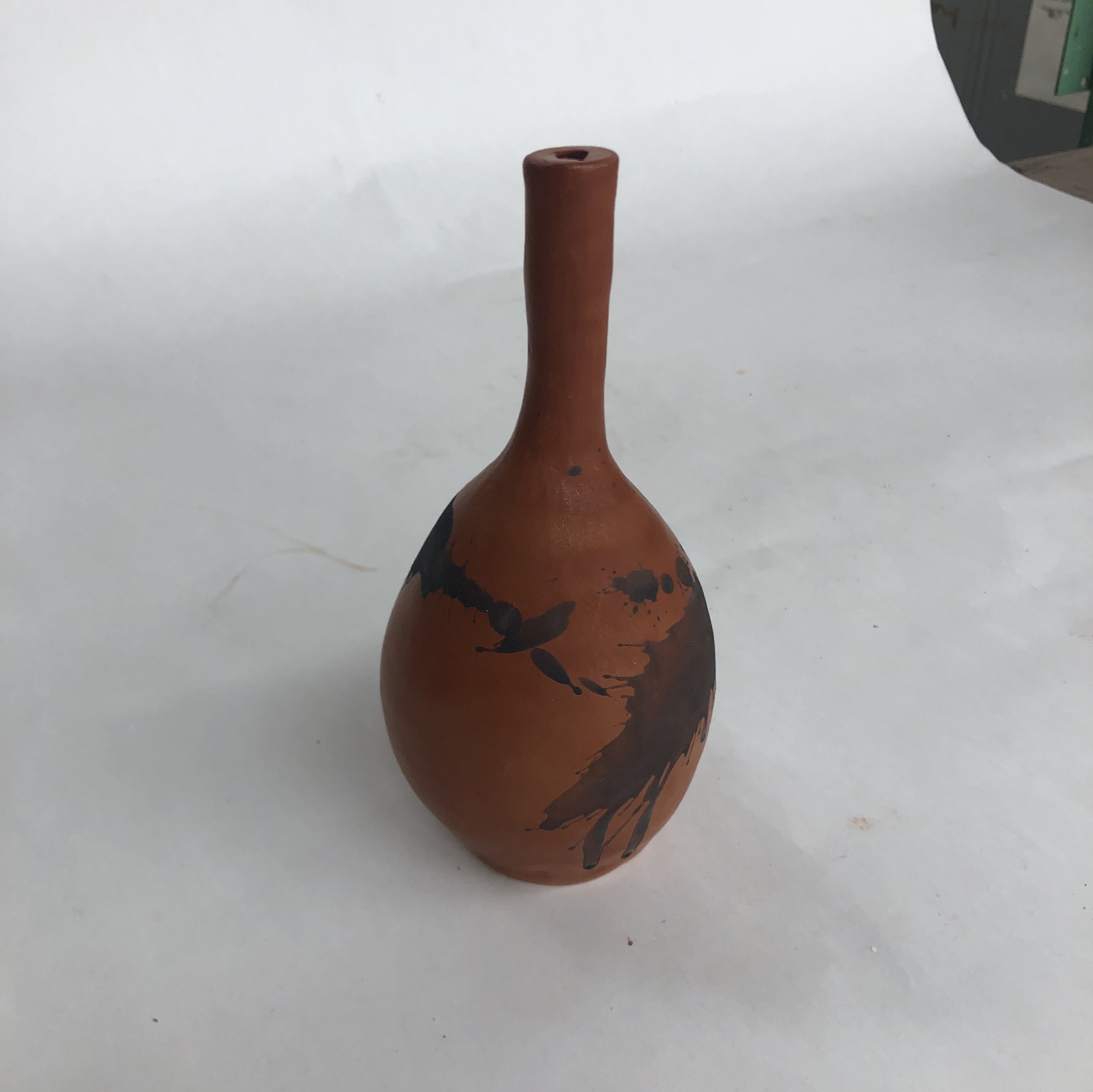 <b>Vase<br>--------<br>Earthenware, Black iron oxide, Red terra sigillata